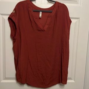 Dressy shirt sleeve pleated back button sleeve sumner top women 3x